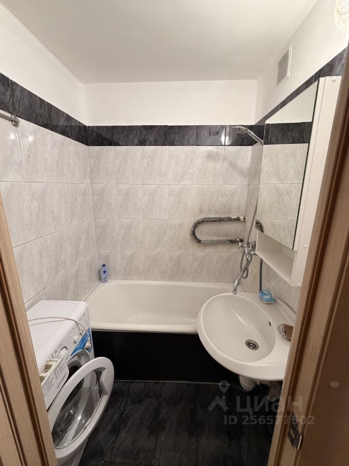 Грибоедова - 32 №1